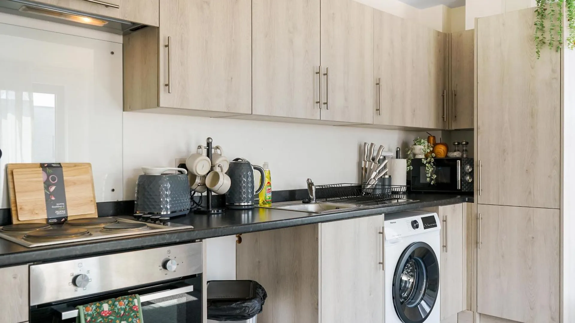 Modern Apartments With Free Parking Near Heathrow Colnbrook