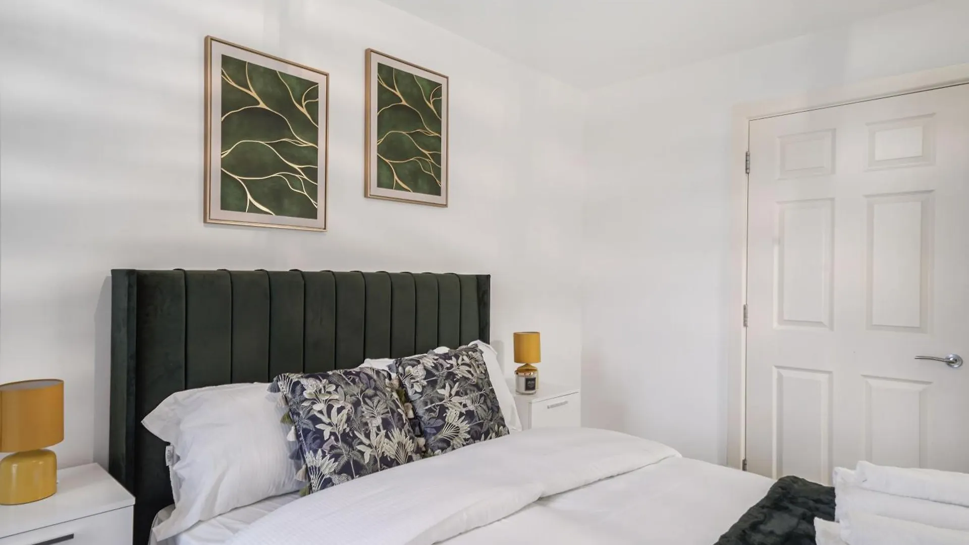 Modern Apartments With Free Parking Near Heathrow Colnbrook