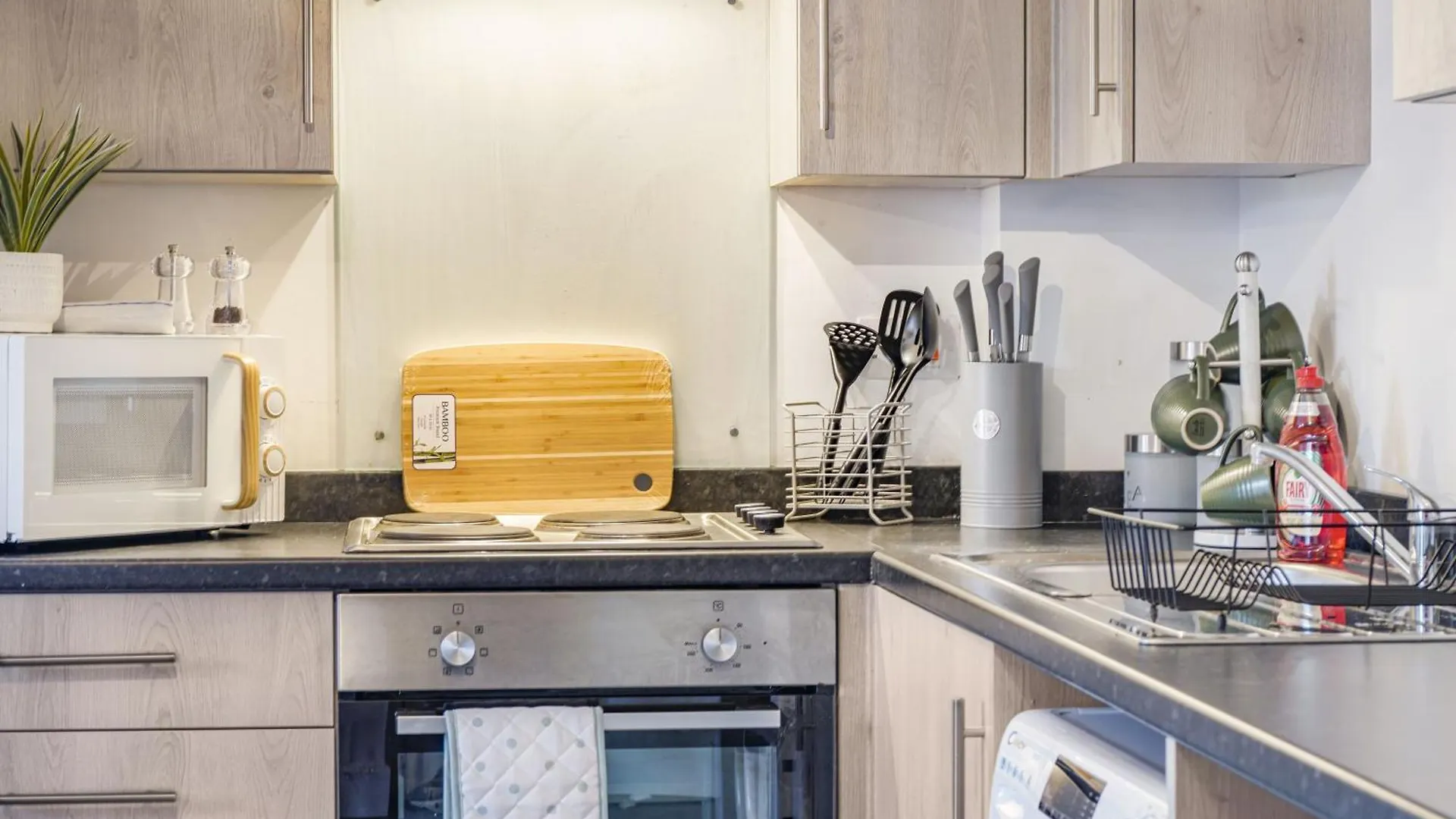 Modern Apartments With Free Parking Near Heathrow Colnbrook
