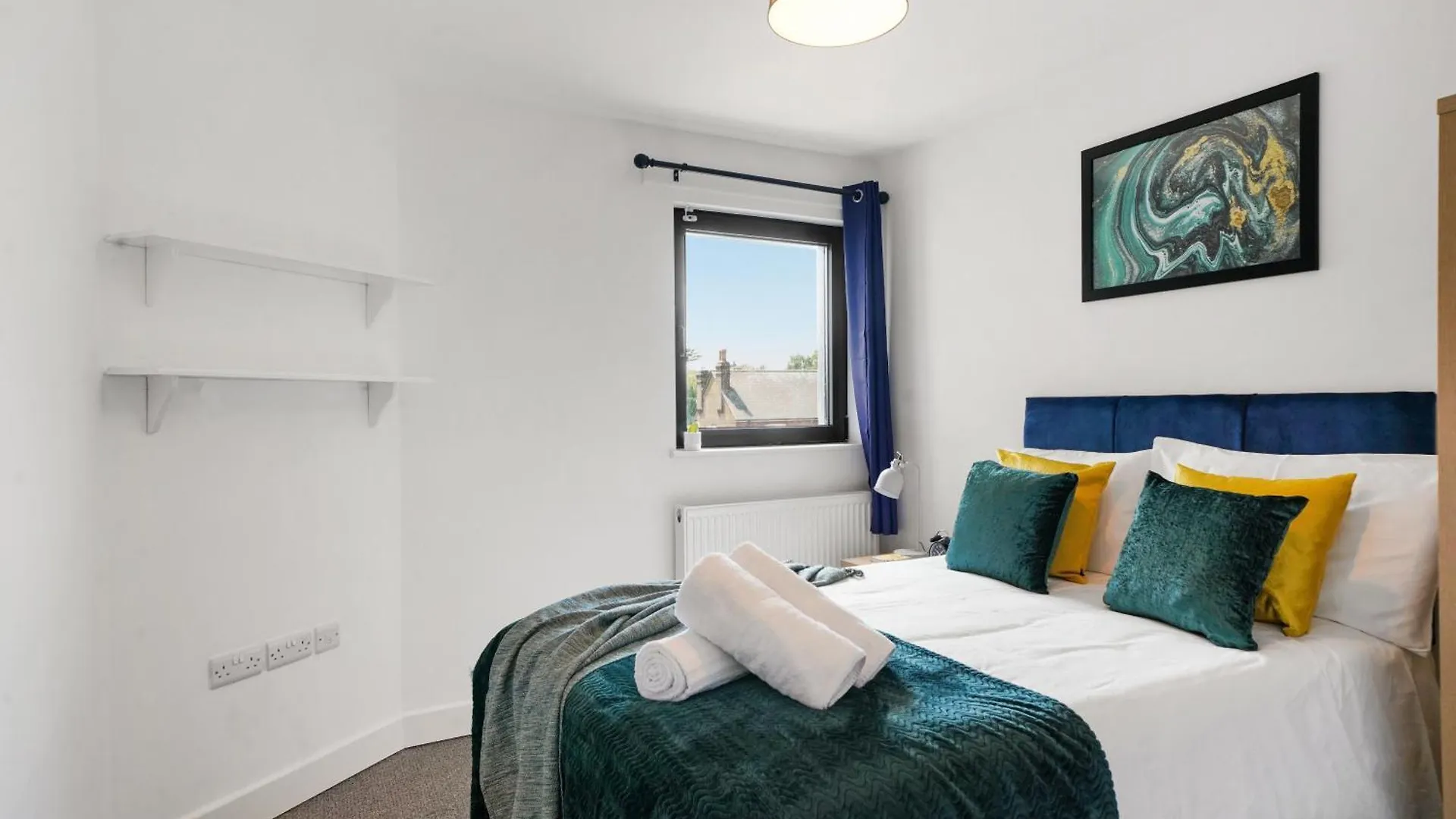 Modern Apartments With Free Parking Near Heathrow Colnbrook