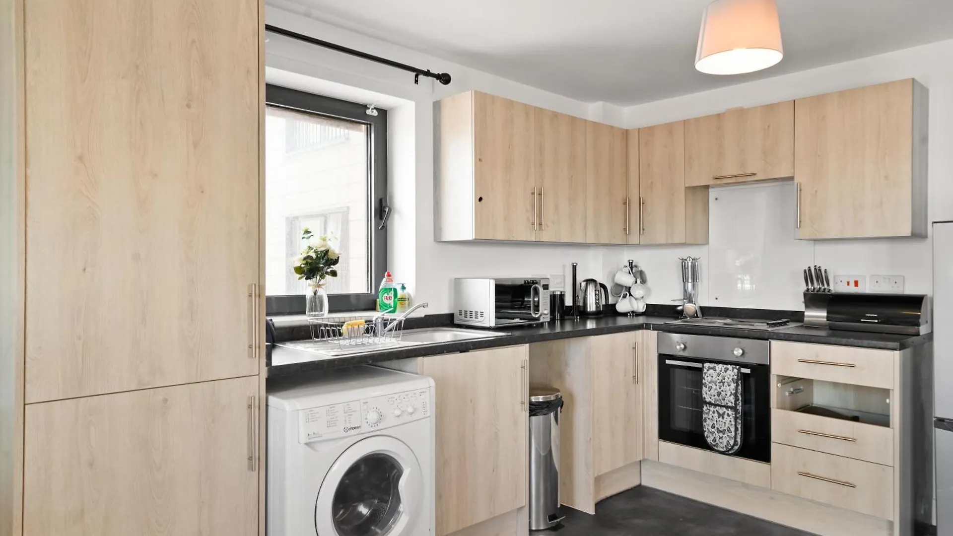 Modern Apartments With Free Parking Near Heathrow Colnbrook