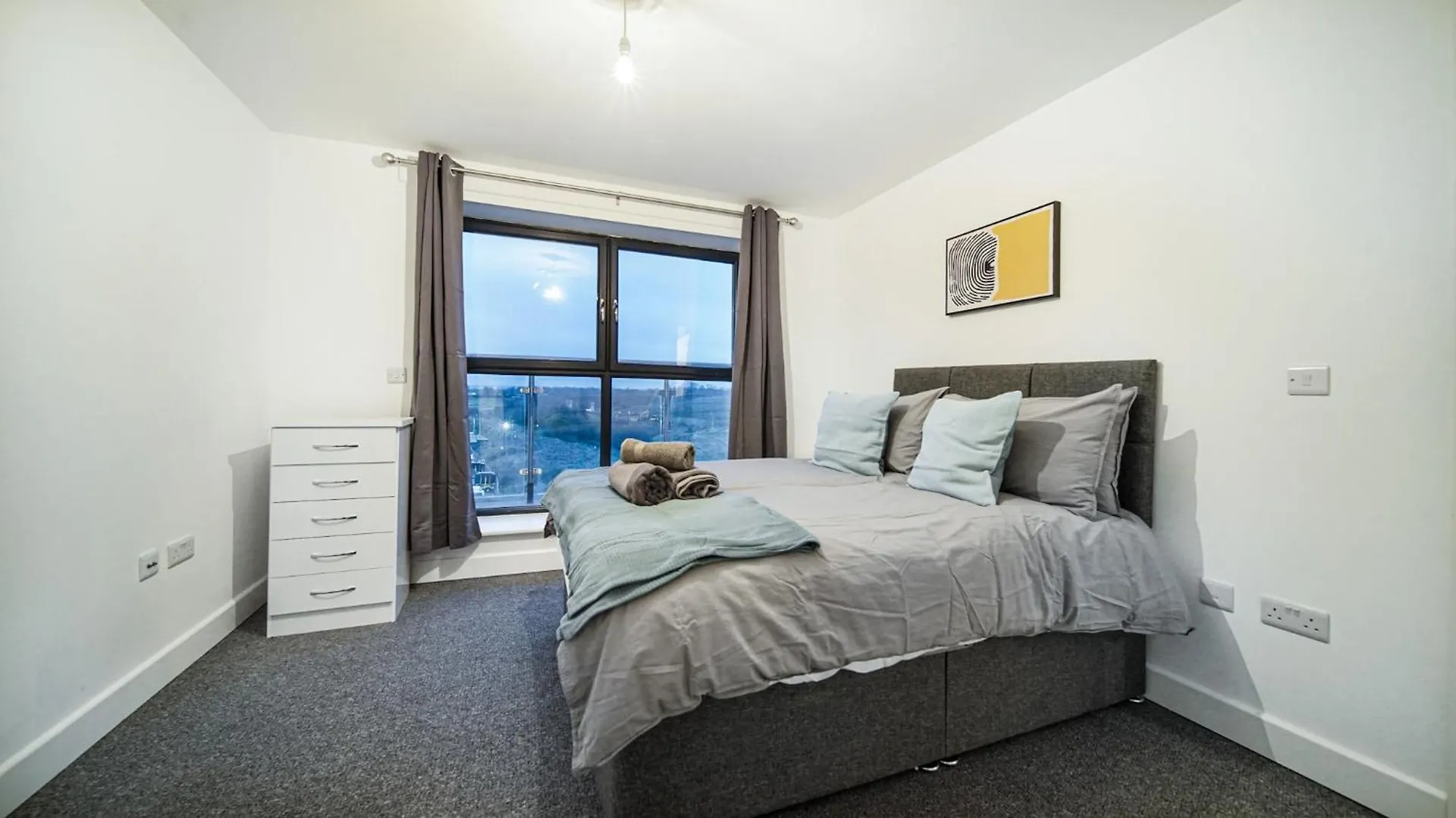 Modern Apartments With Free Parking Near Heathrow Colnbrook