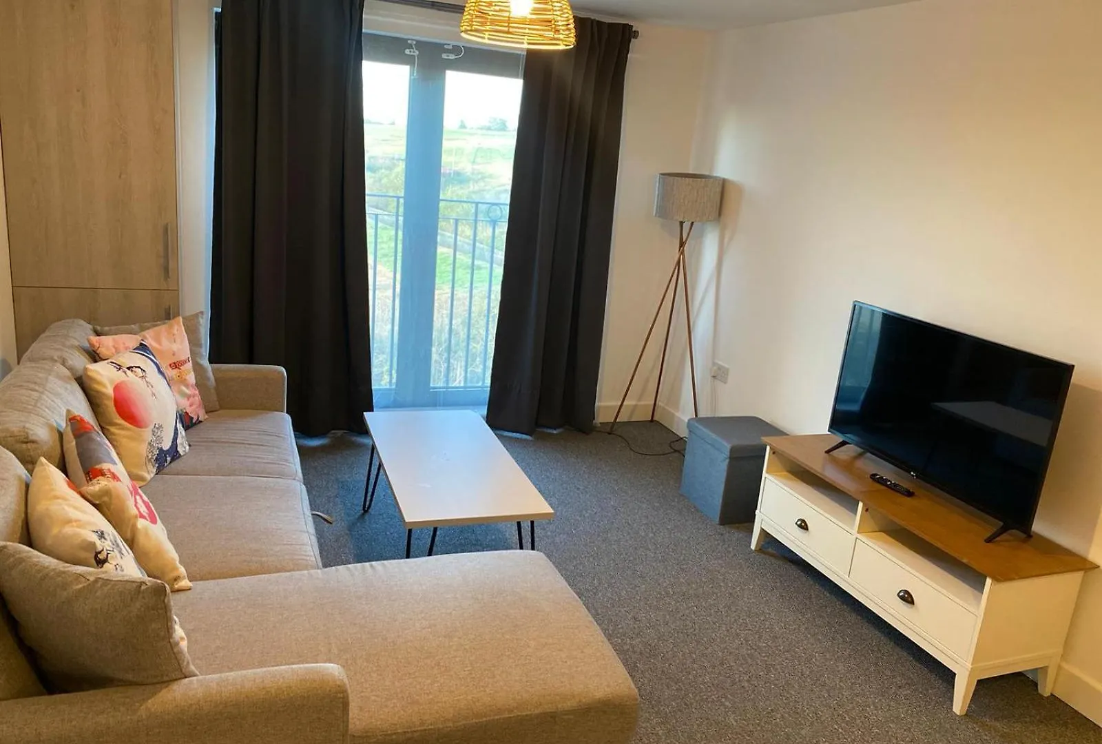 Modern Apartments With Free Parking Near Heathrow Colnbrook