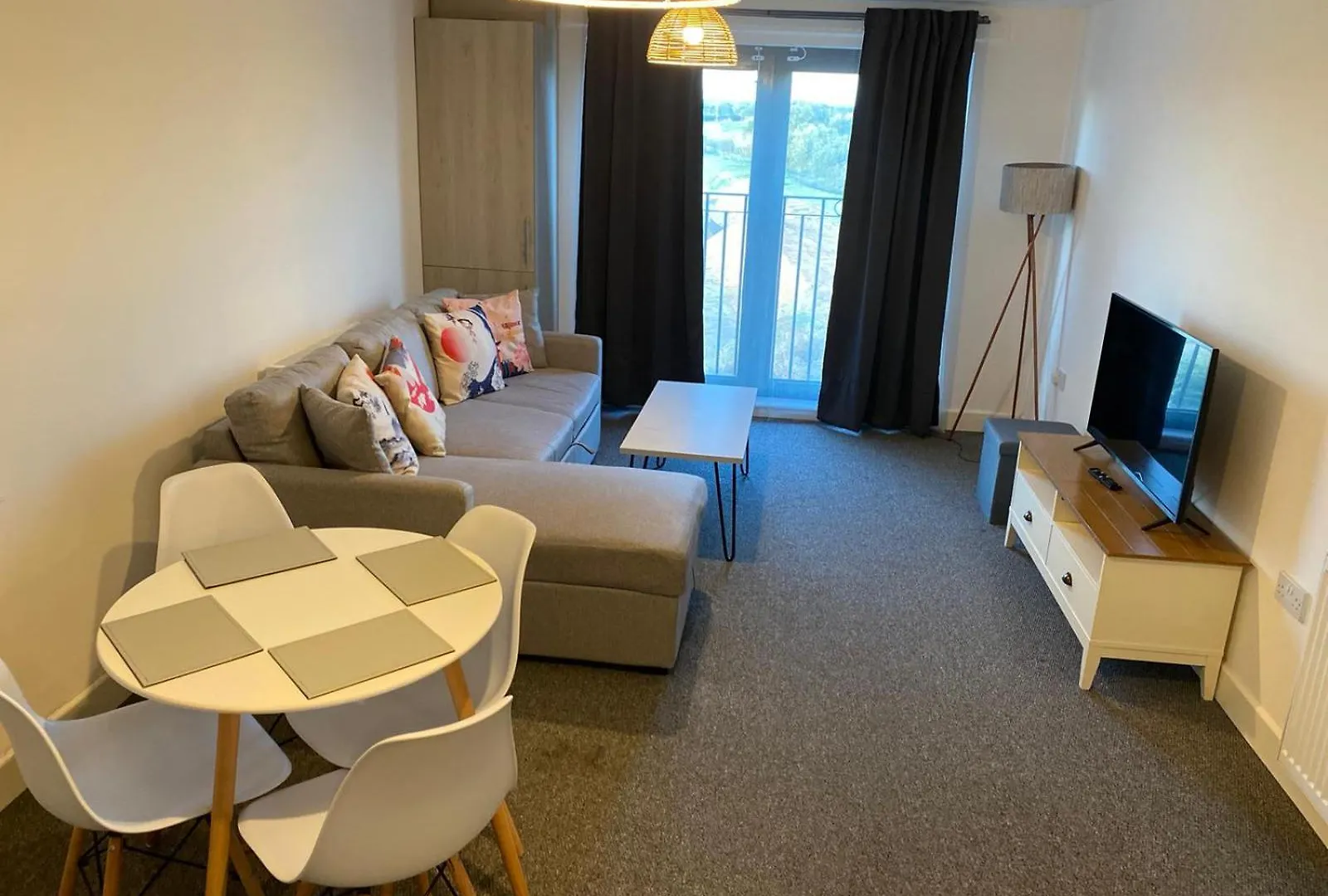 Modern Apartments With Free Parking Near Heathrow Colnbrook