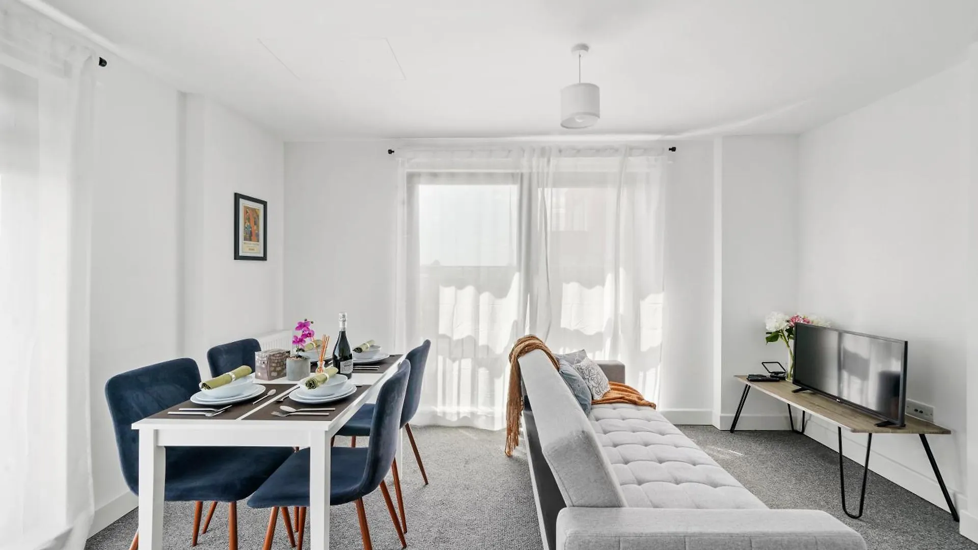 Modern Apartments With Free Parking Near Heathrow Colnbrook