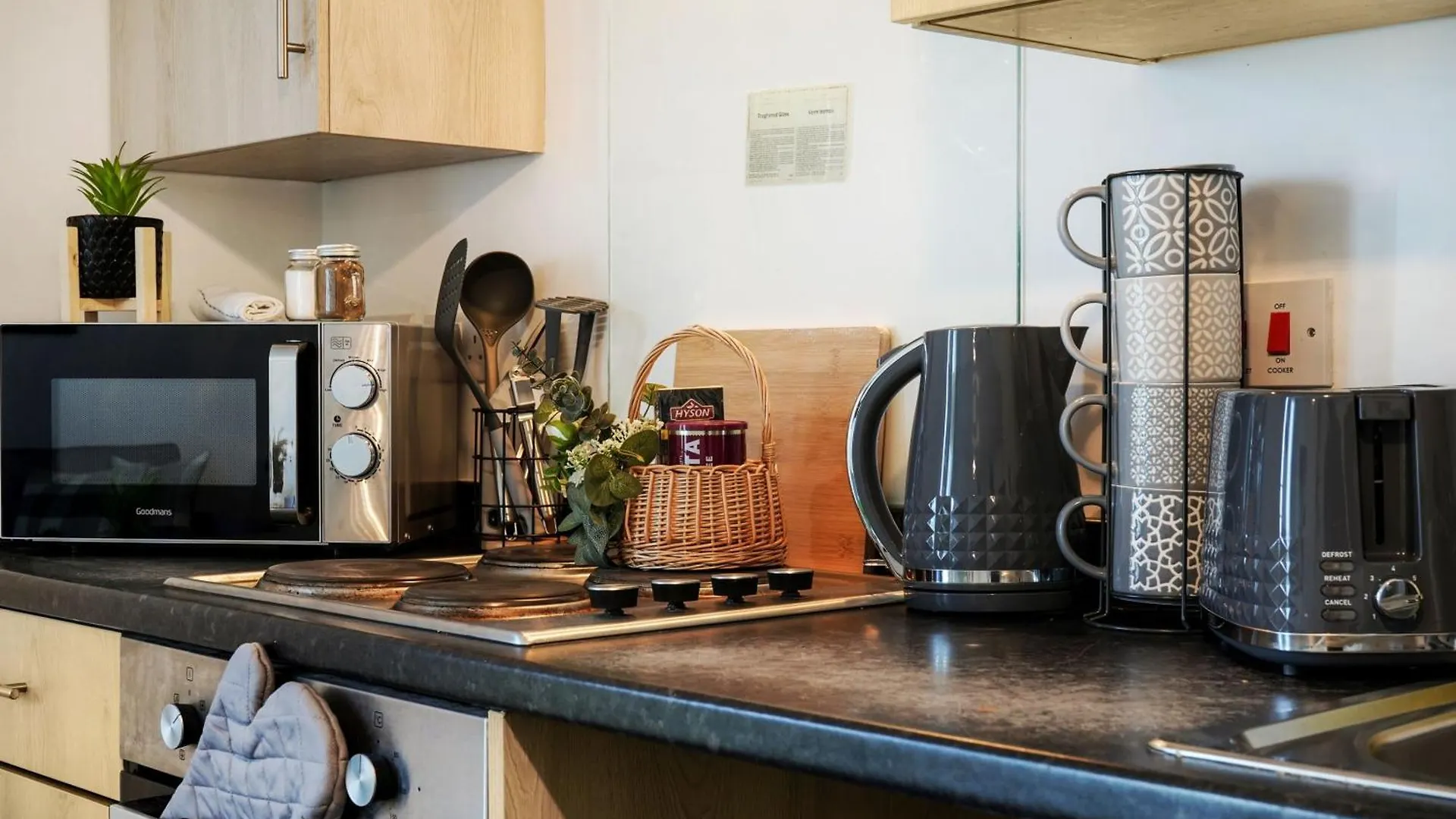 Modern Apartments With Free Parking Near Heathrow Colnbrook