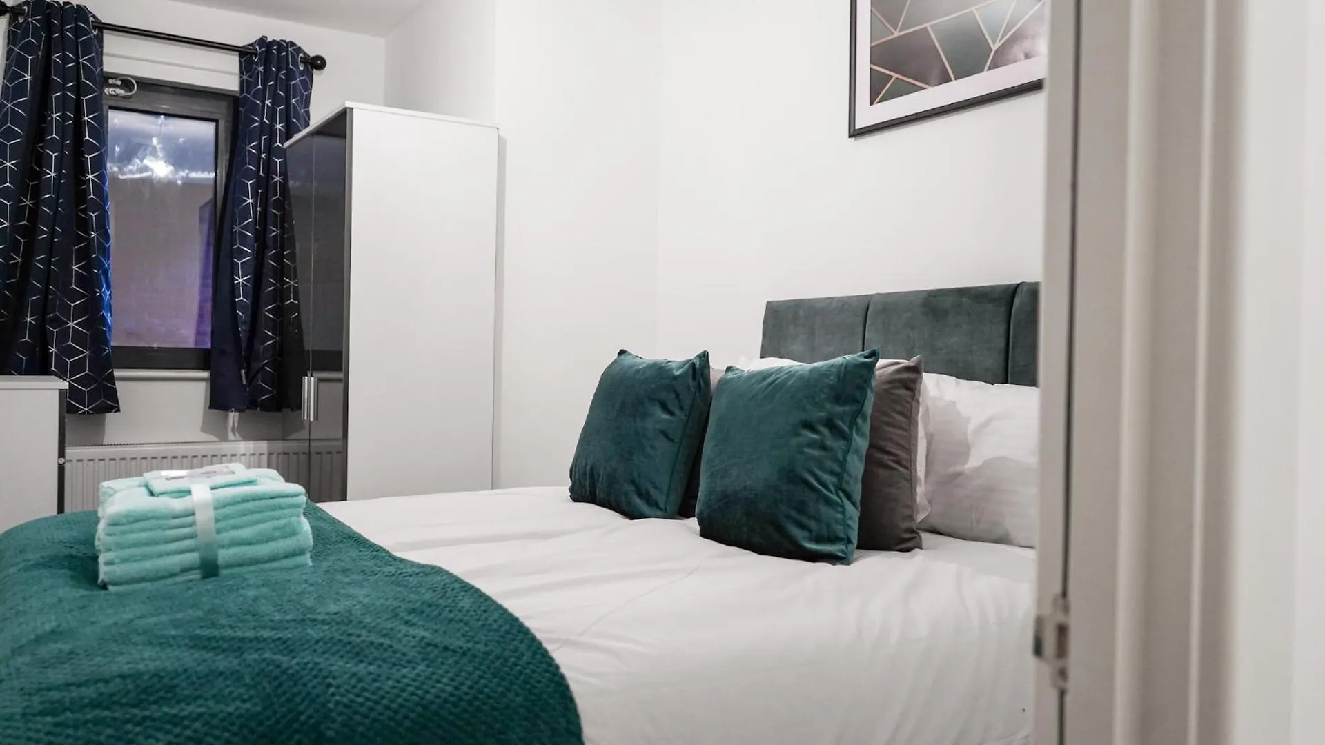 Modern Apartments With Free Parking Near Heathrow Colnbrook 0*,