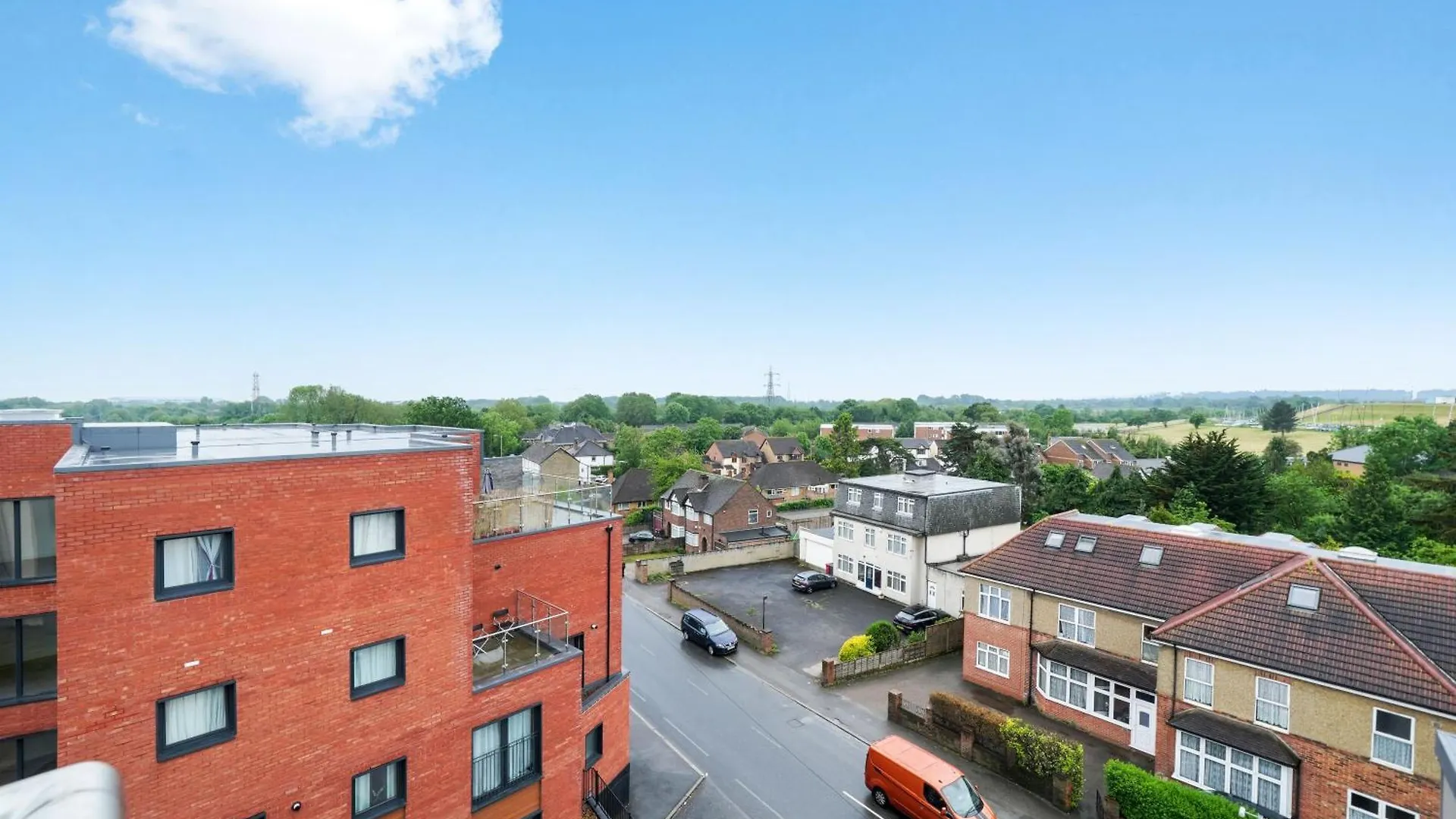 Modern Apartments With Free Parking Near Heathrow Colnbrook
