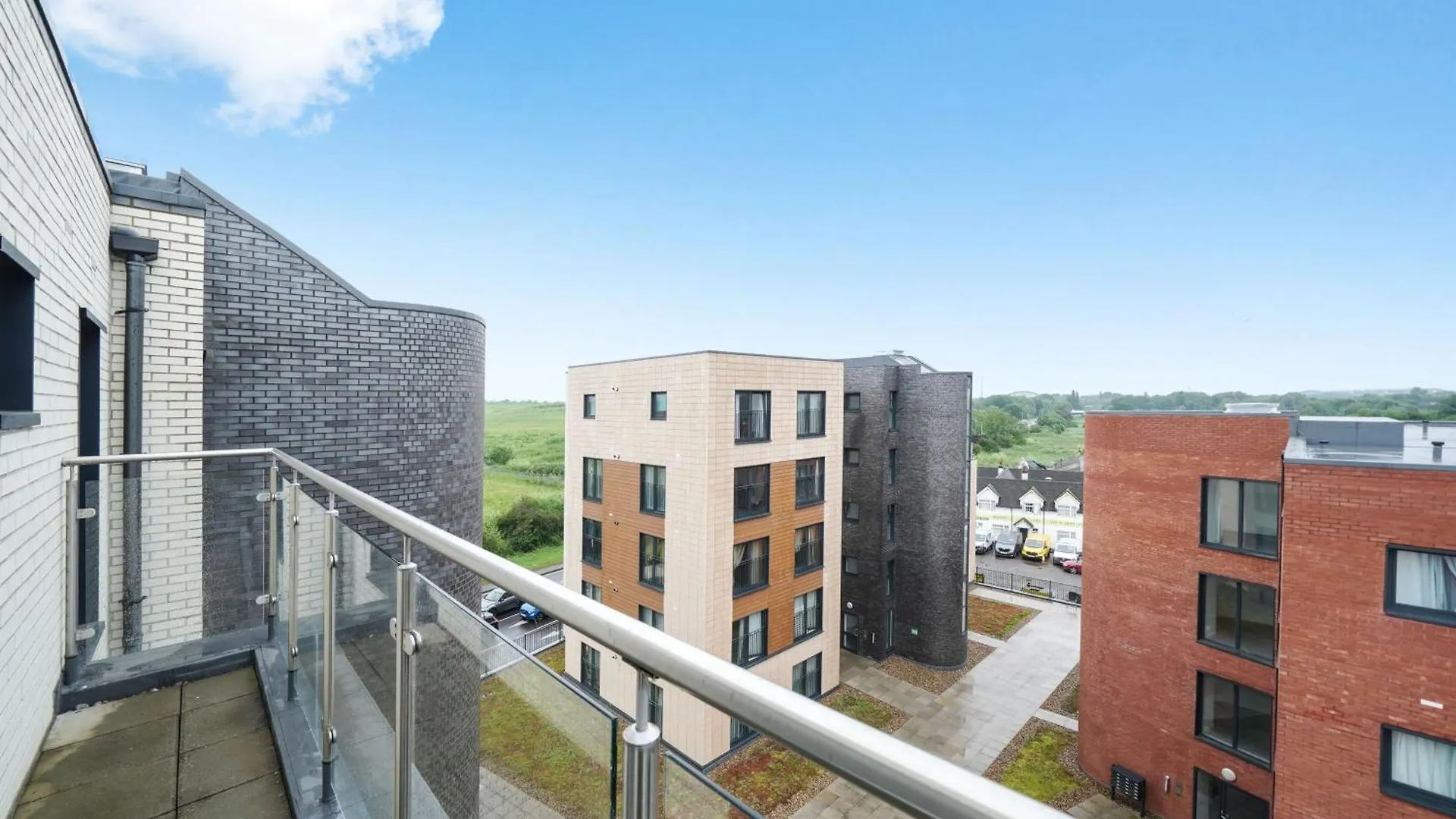 Modern Apartments With Free Parking Near Heathrow Colnbrook United Kingdom