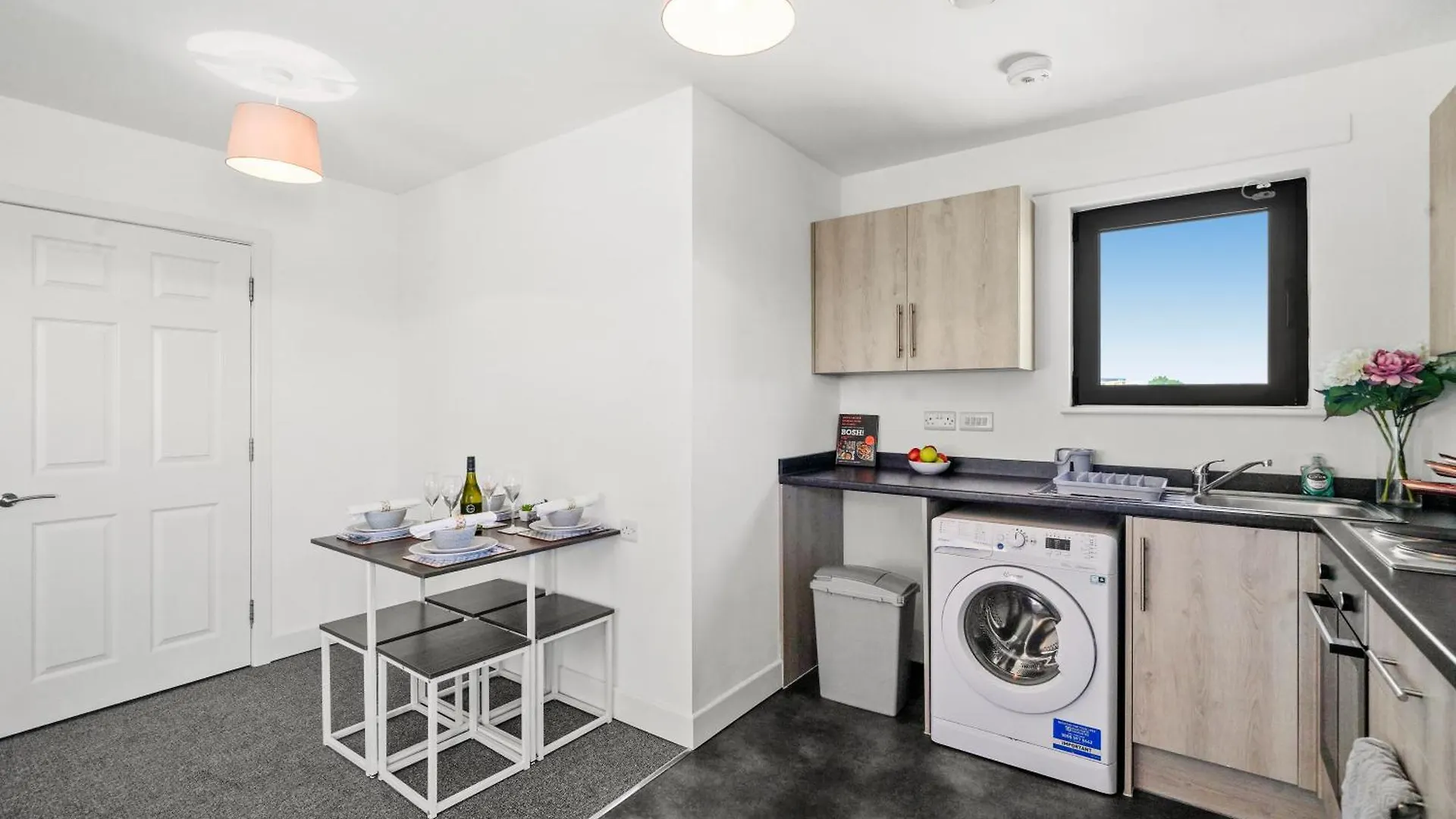 Modern Apartments With Free Parking Near Heathrow Colnbrook