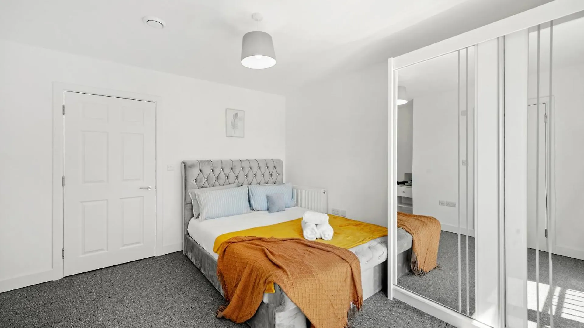 Modern Apartments With Free Parking Near Heathrow Colnbrook