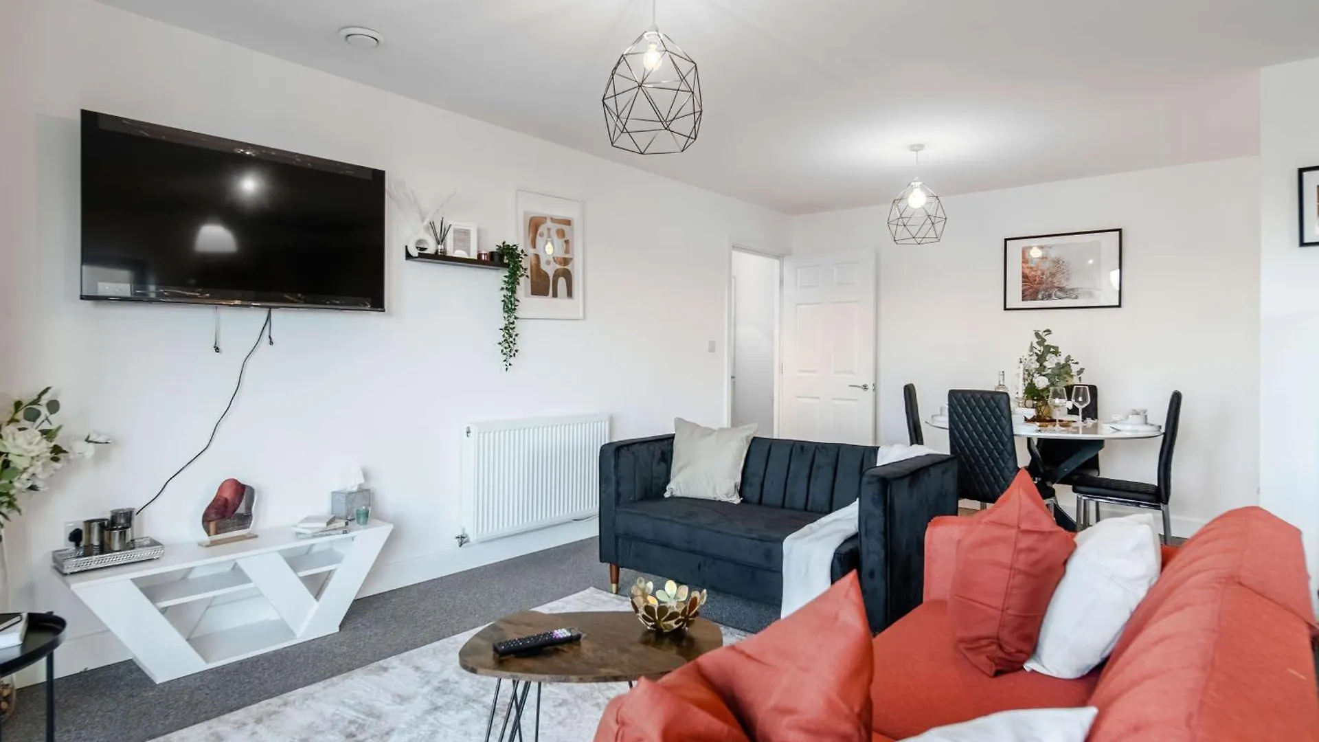 Modern Apartments With Free Parking Near Heathrow Colnbrook