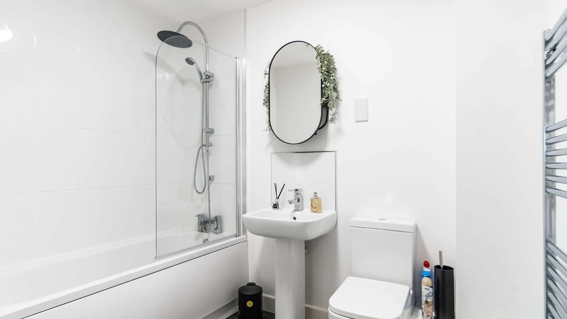 Modern Apartments With Free Parking Near Heathrow Colnbrook