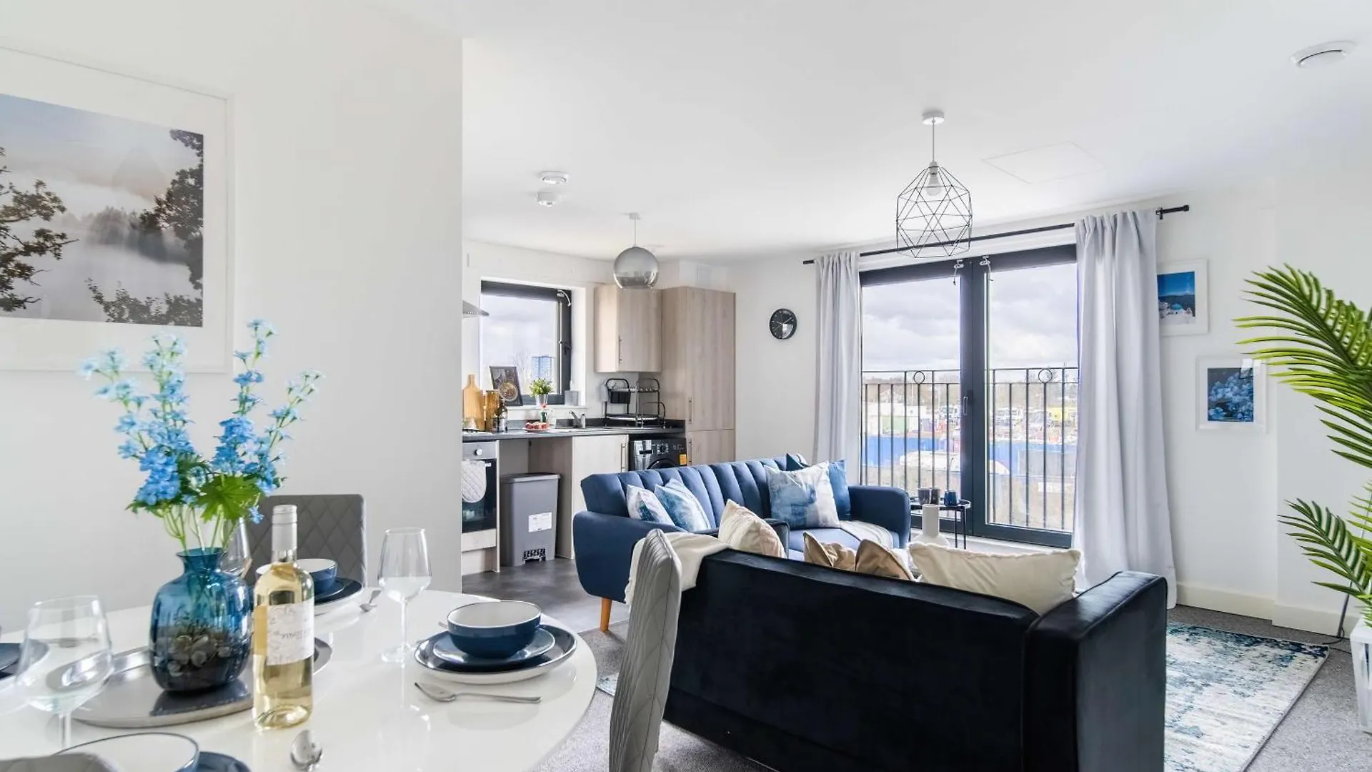 Modern Apartments With Free Parking Near Heathrow Colnbrook