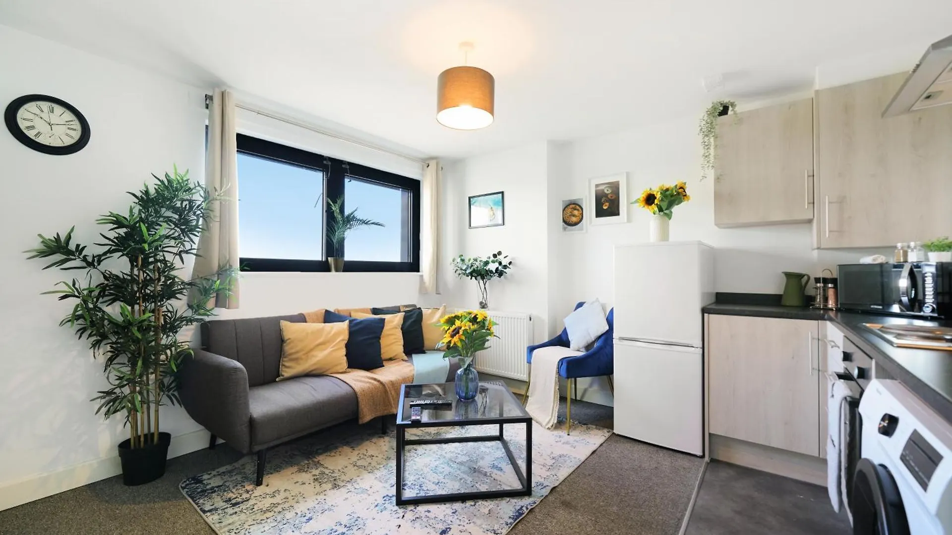 Modern Apartments With Free Parking Near Heathrow Colnbrook