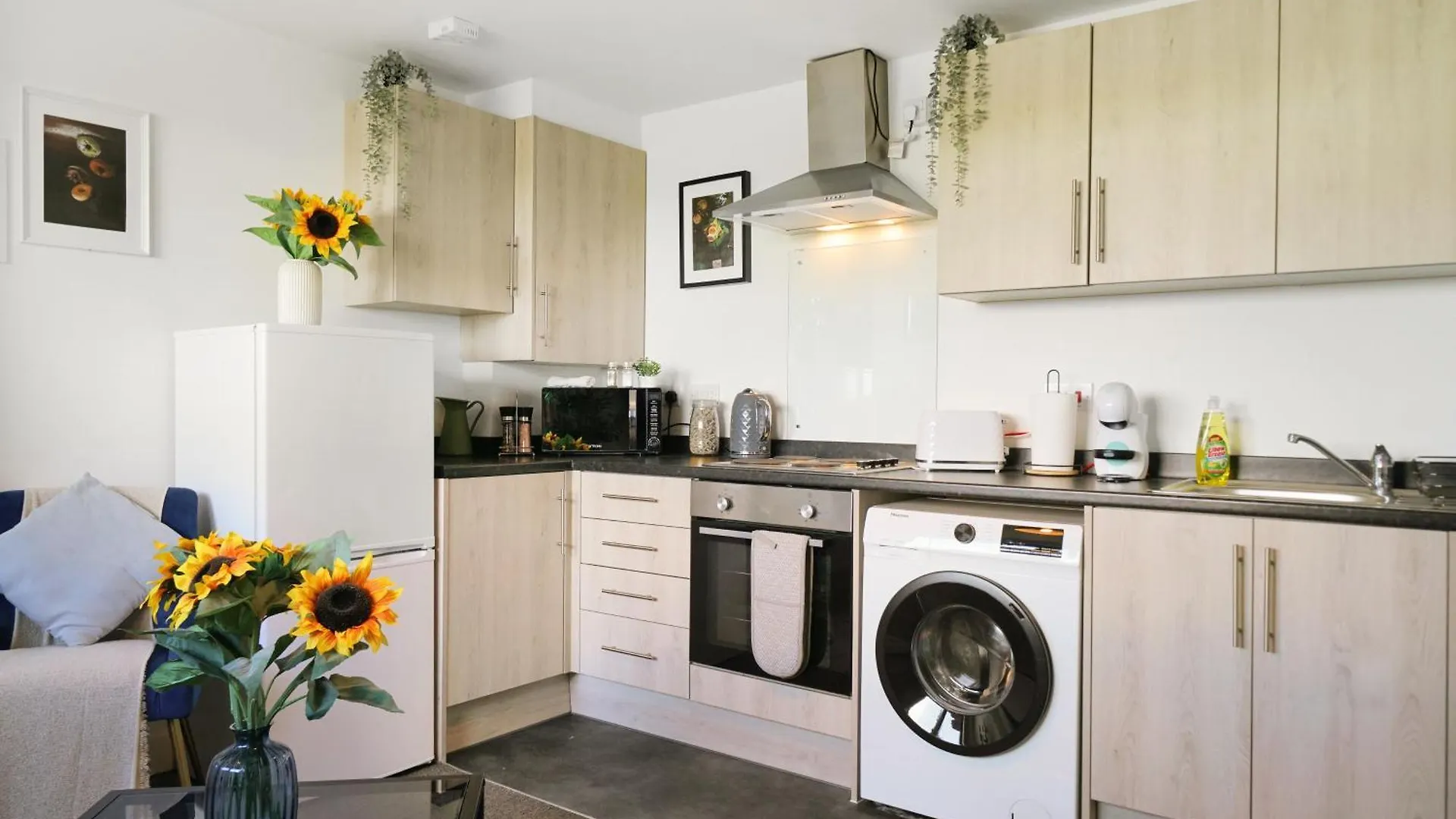 Modern Apartments With Free Parking Near Heathrow Colnbrook