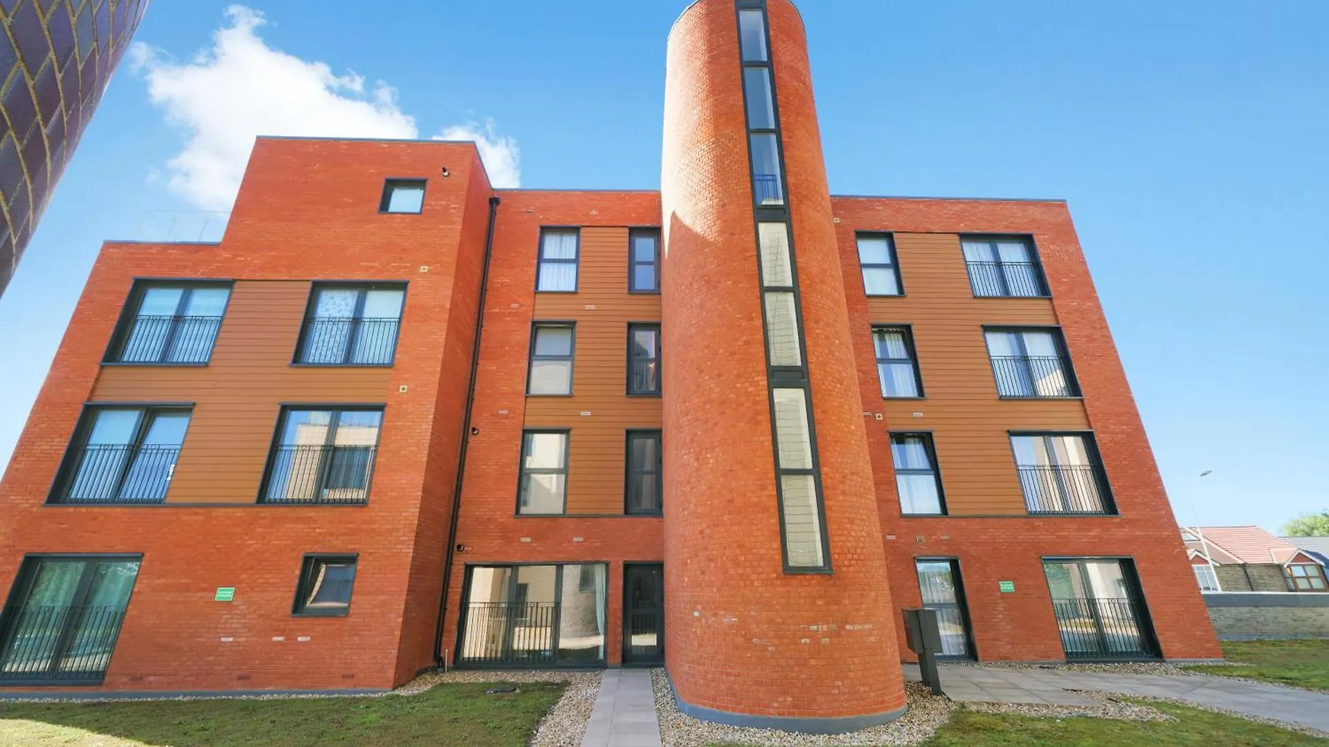 Modern Apartments With Free Parking Near Heathrow Colnbrook