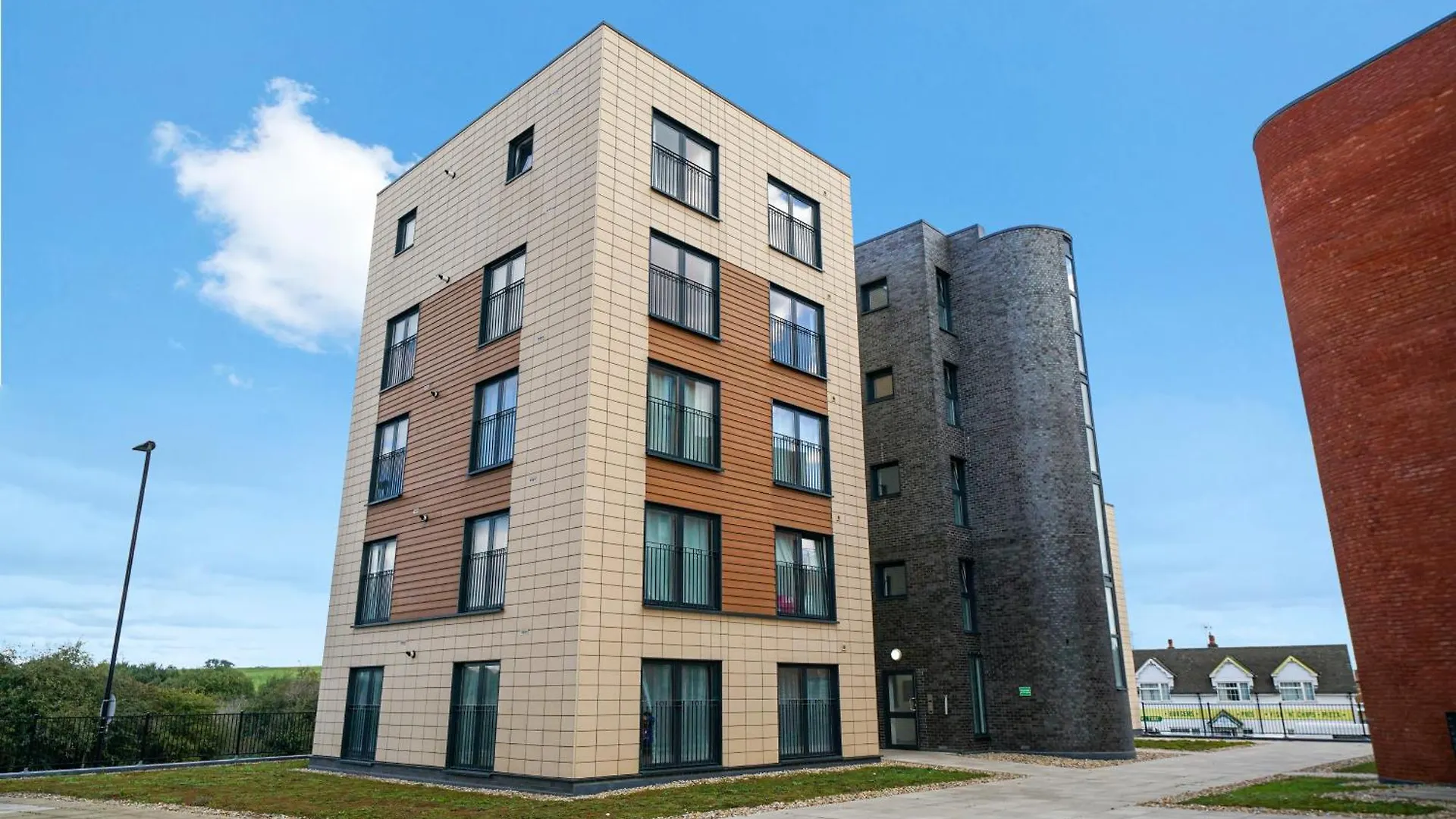 Modern Apartments With Free Parking Near Heathrow Colnbrook United Kingdom