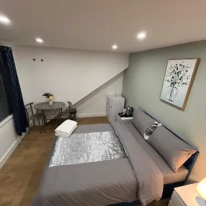 Modern 1 Feltham